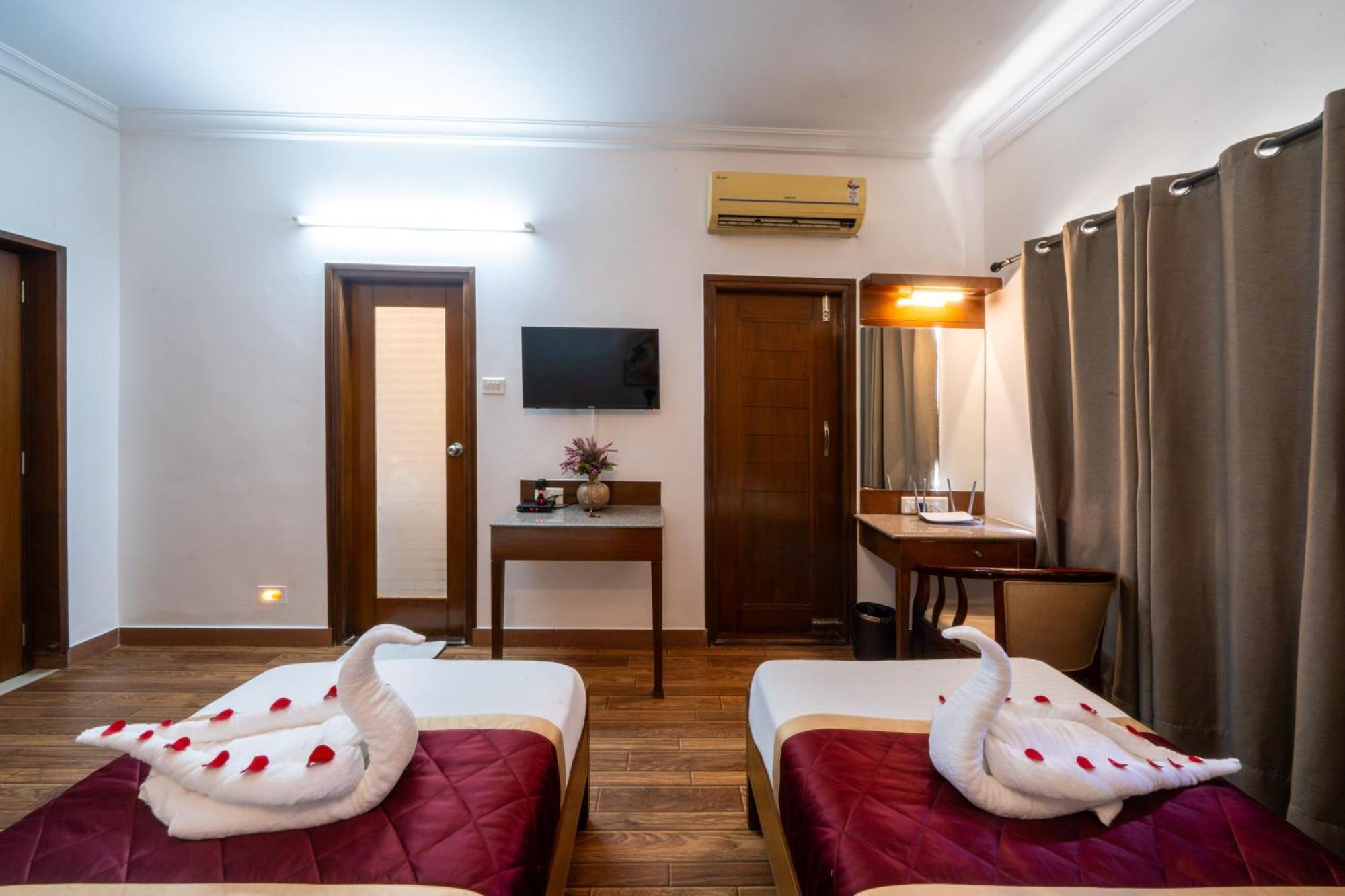 Lords Midtown Suites Bangalore Бенґалуру Екстер'єр фото