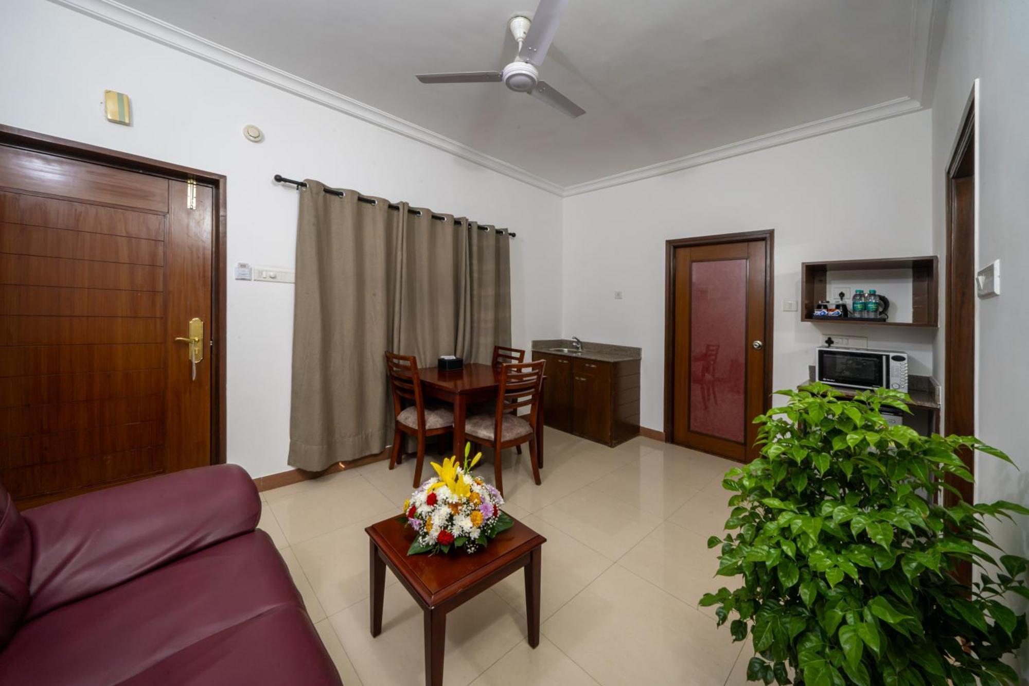 Lords Midtown Suites Bangalore Бенґалуру Екстер'єр фото