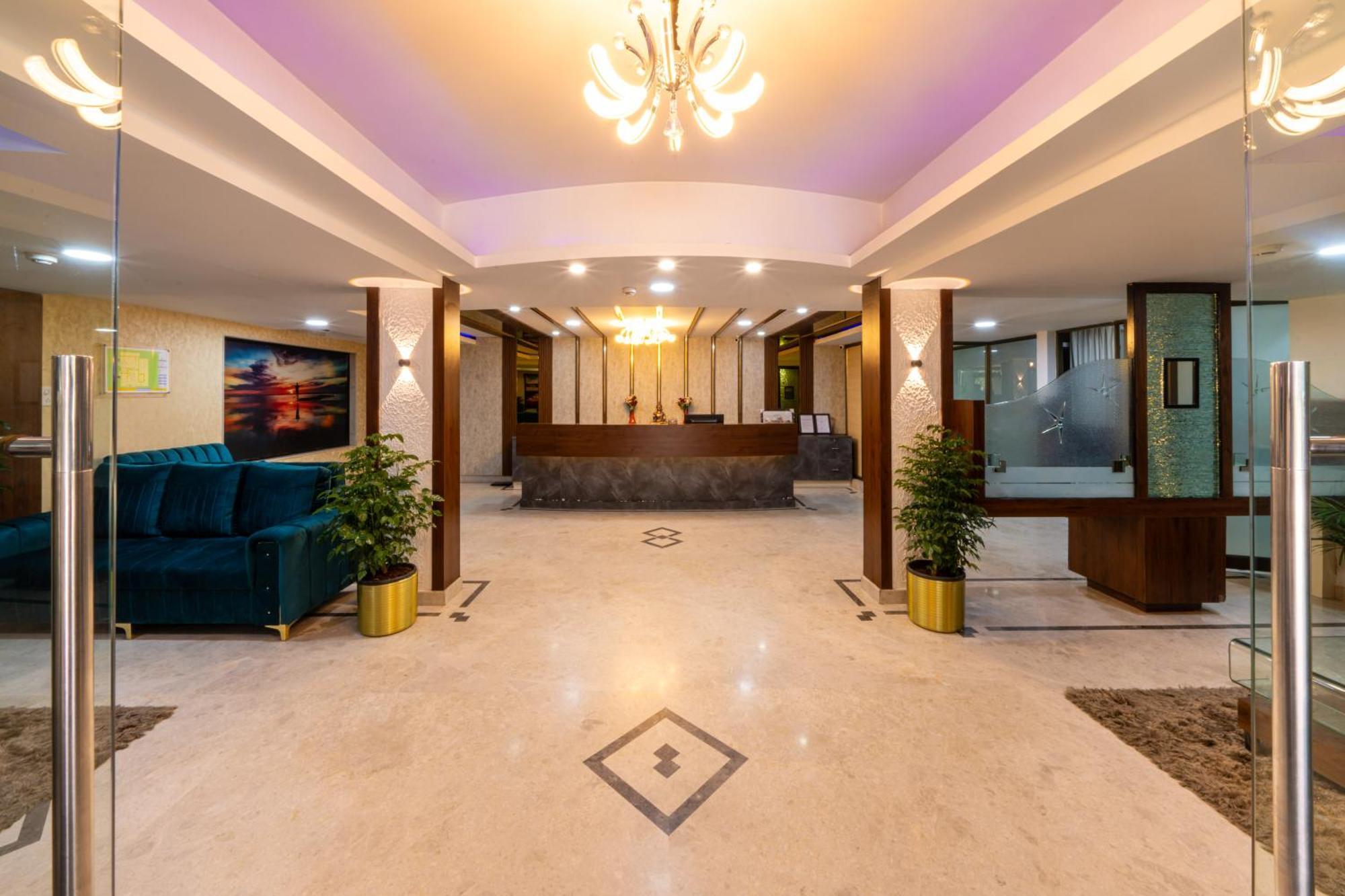 Lords Midtown Suites Bangalore Бенґалуру Екстер'єр фото